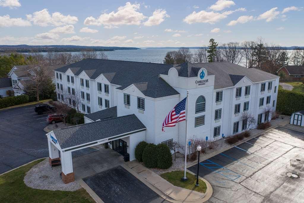 Charlevoix Inn & Suites Surestay Collection By Best Western エクステリア 写真