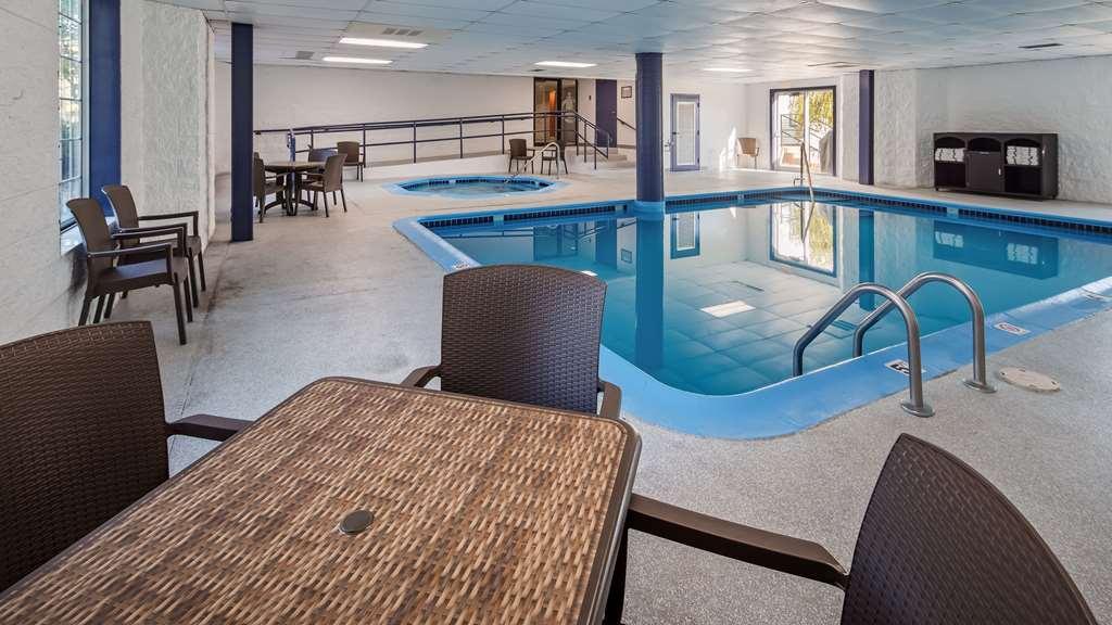 Charlevoix Inn & Suites Surestay Collection By Best Western 設備 写真
