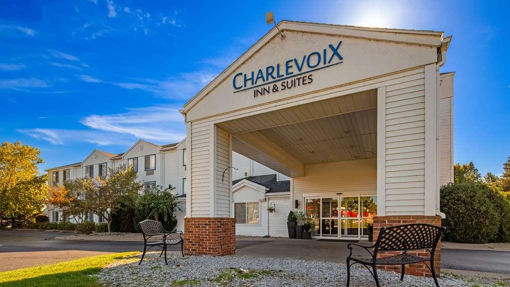 Charlevoix Inn & Suites Surestay Collection By Best Western エクステリア 写真