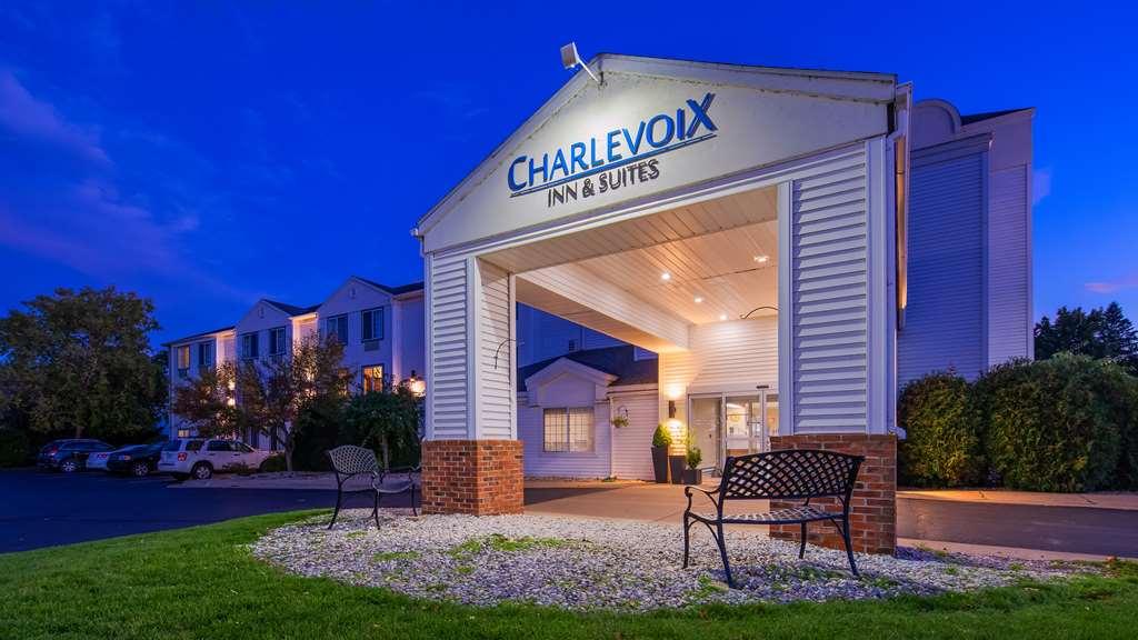 Charlevoix Inn & Suites Surestay Collection By Best Western エクステリア 写真